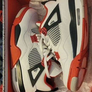 Jordan 4 fire red